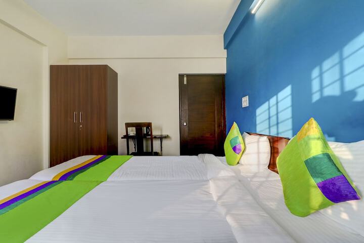 Room 12 of 35