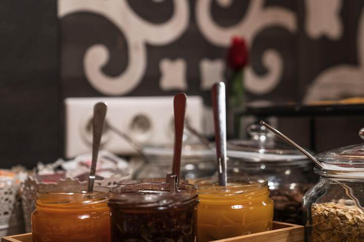 Breakfast/Coffee Service 105 of 160