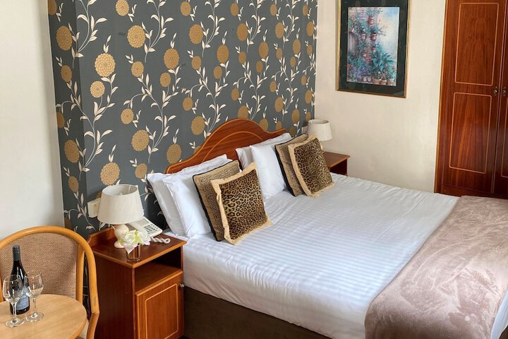 Room 6 of 55
