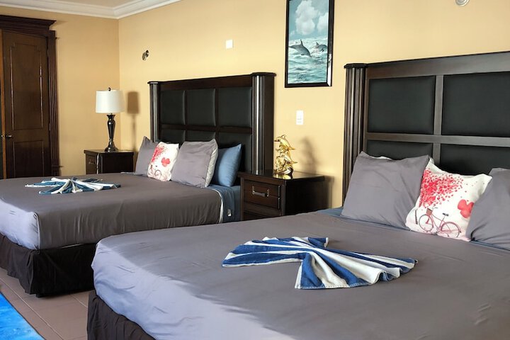 Room 5 of 170