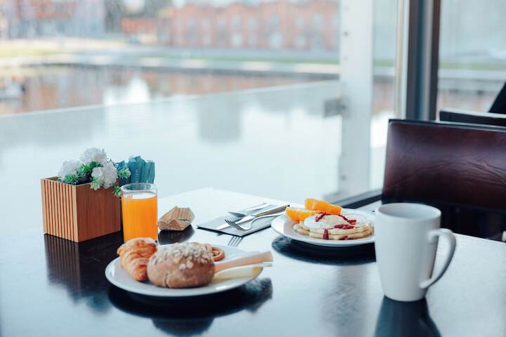 Breakfast/Coffee Service 66 of 85