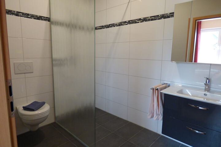 Room 8 of 16