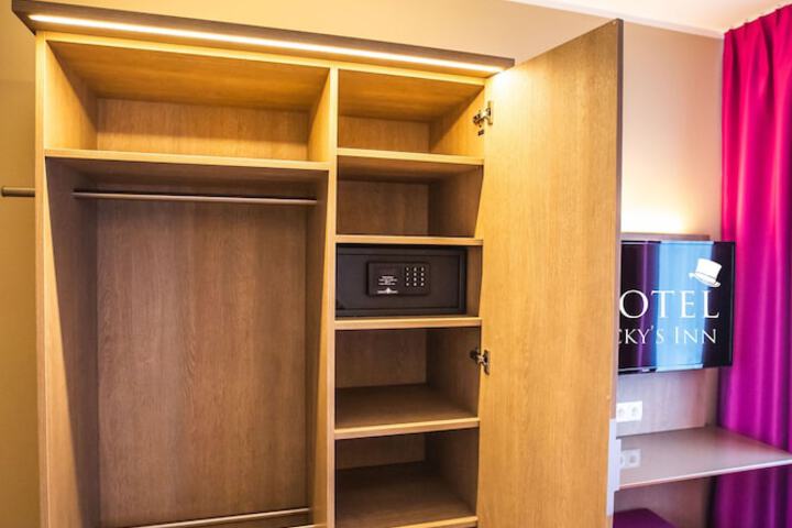 Room 19 of 57