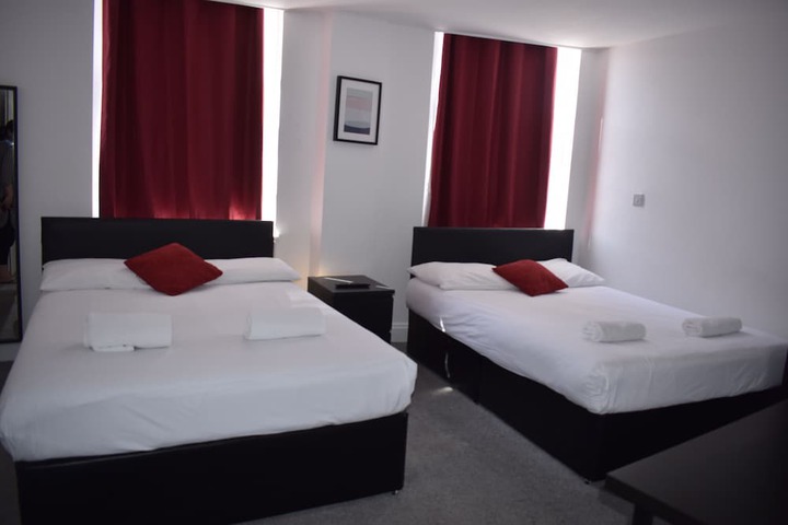 Room 13 of 33