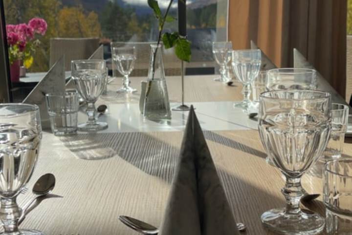Dining 19 of 25