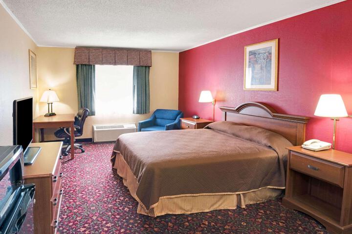 2 Double Beds (6 of 12)