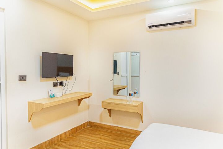 Room 6 of 23