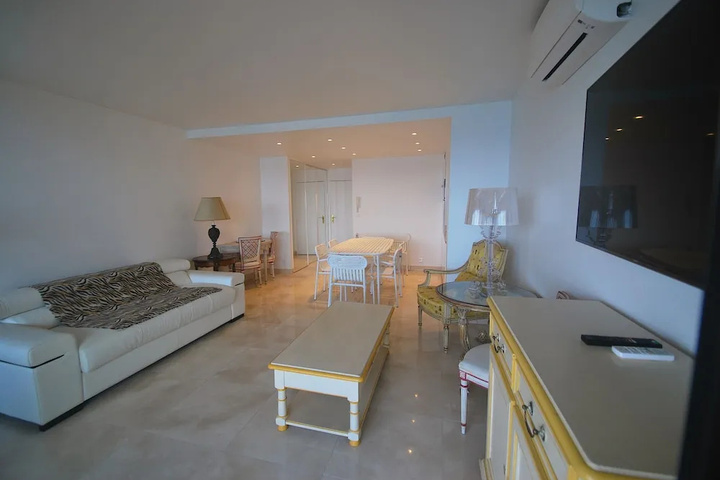 Room 3 of 9