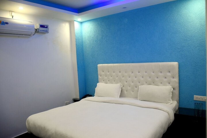 Room 12 of 35