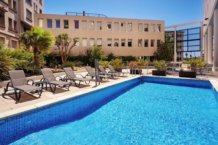 Hotel Pool