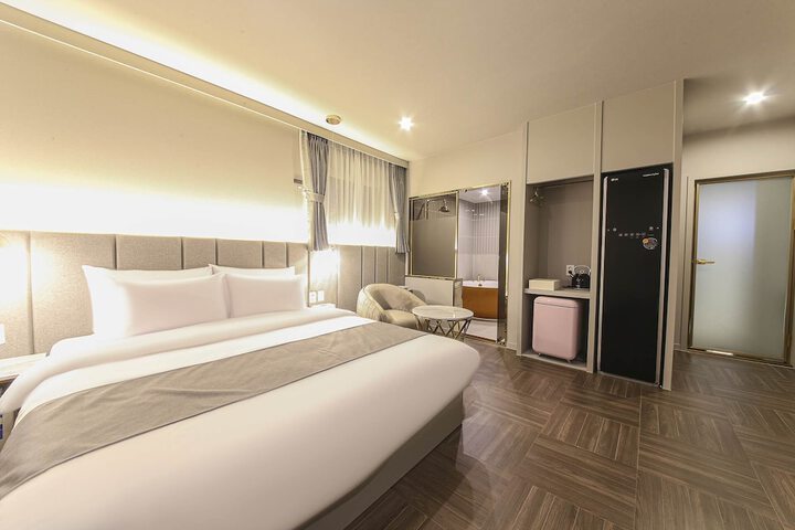 Room 13 of 45