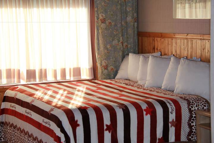Superior Room 1 King Bed Jetted Tub Pool View Hardwood Floors (6 of 8)
