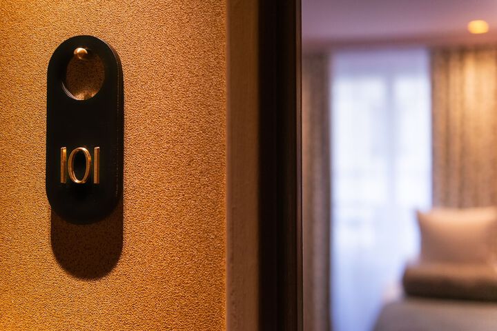 Room 8 of 40