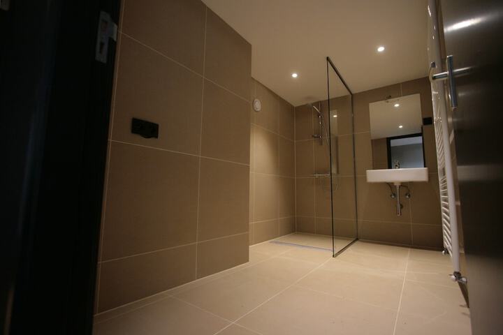 Room 9 of 19