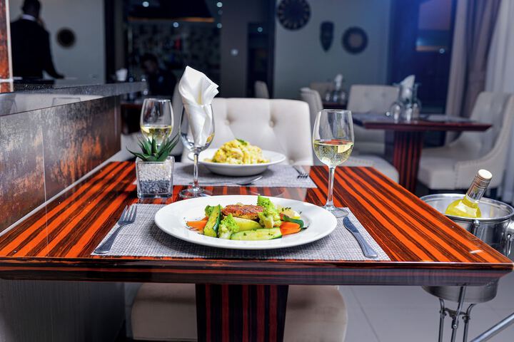 Dining 84 of 154
