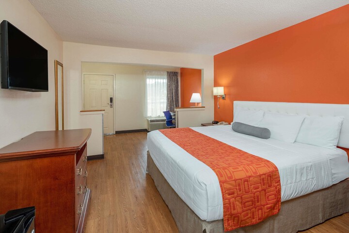 1 King Bed Mobility Accessible (4 of 13)
