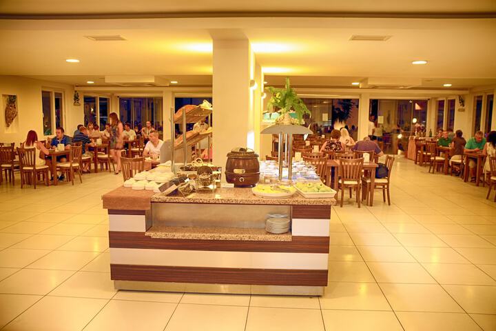 Dining 26 of 35