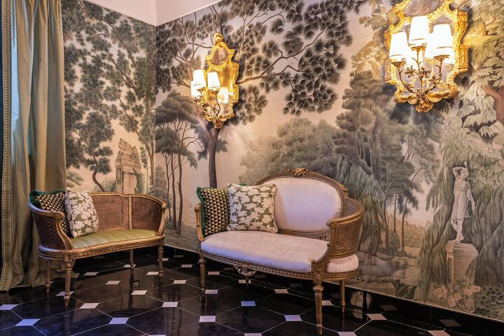 Concierge desk