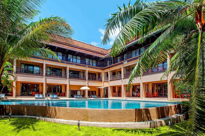 Hotel Pool