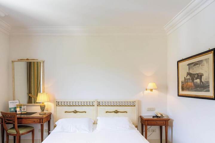 Room 10 of 40