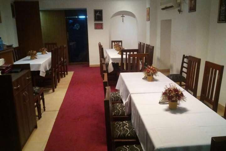 Dining 17 of 20