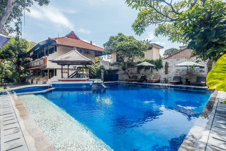 Pool Hotel