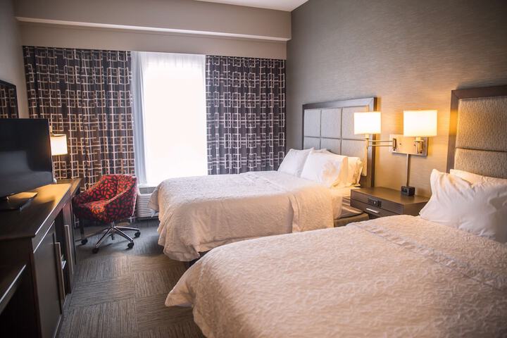 2 Queen Beds Mobility Accessible with Tub (1 of 4)