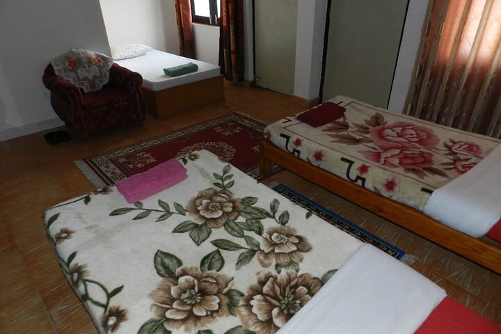 Room 5 of 68