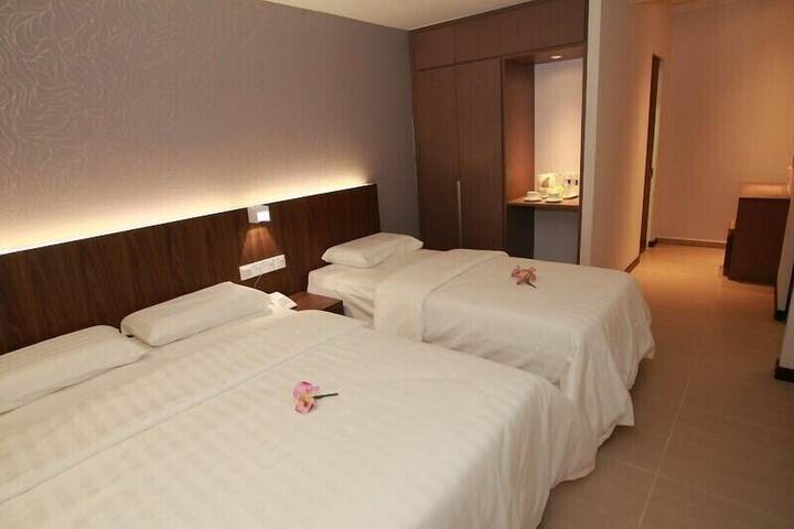 Room 12 of 37