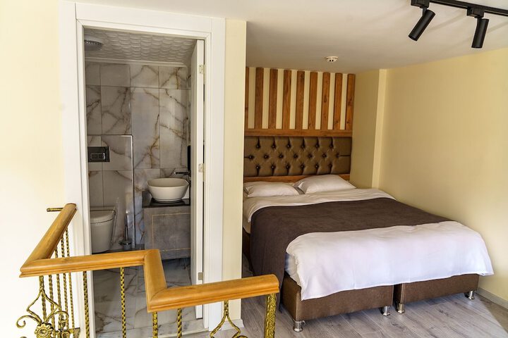 Room 2 of 60