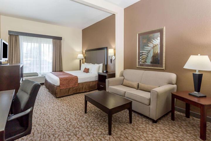 1 King Bed (1 of 11)