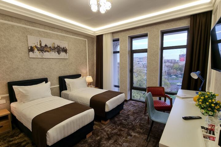 Room 12 of 93