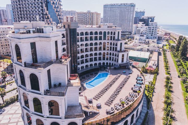 Exterior of Colosseum Marina Hotel