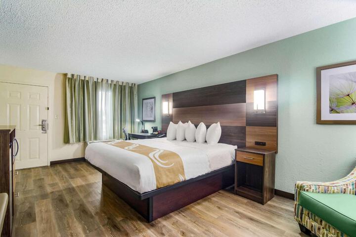 1 King Bed (6 of 14)