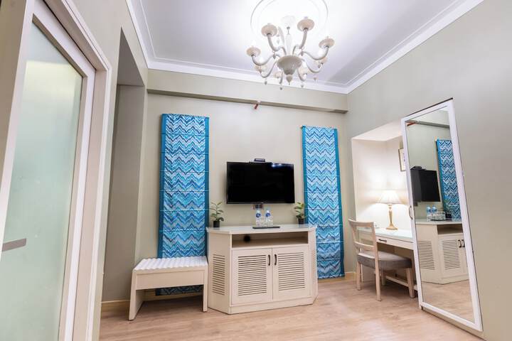 Room 52 of 102