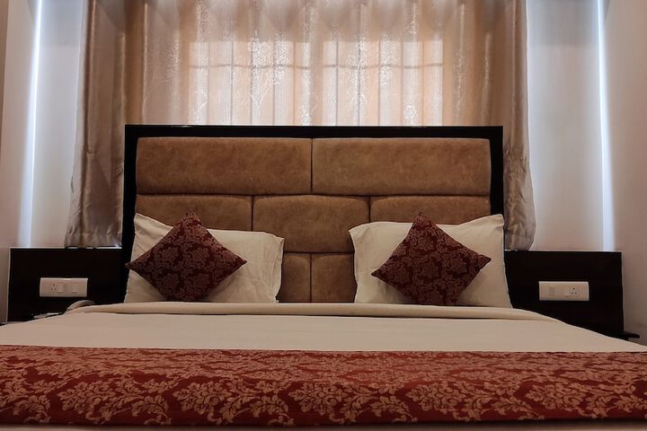 Room 10 of 25