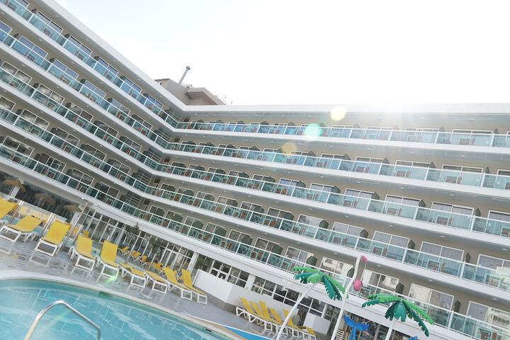Hotel Pool