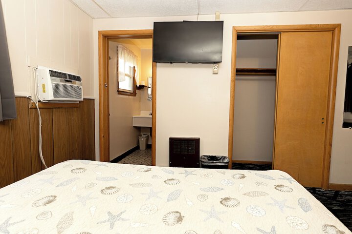 Room 4 of 12