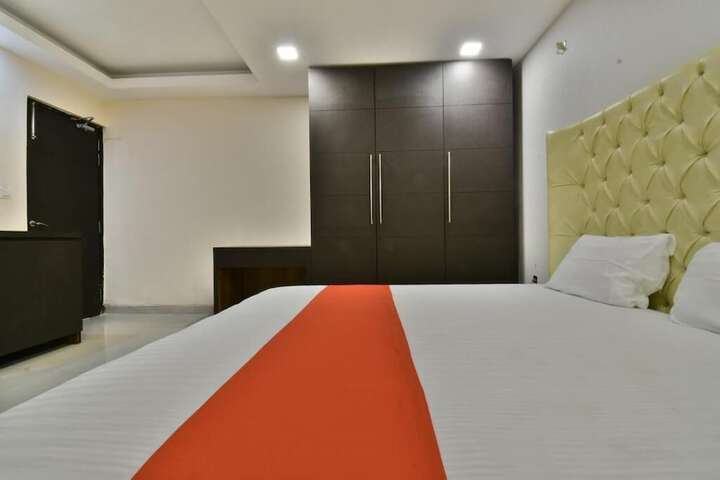 Room 6 of 24