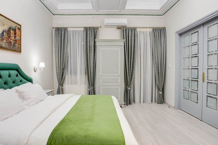 Room 4 of 66