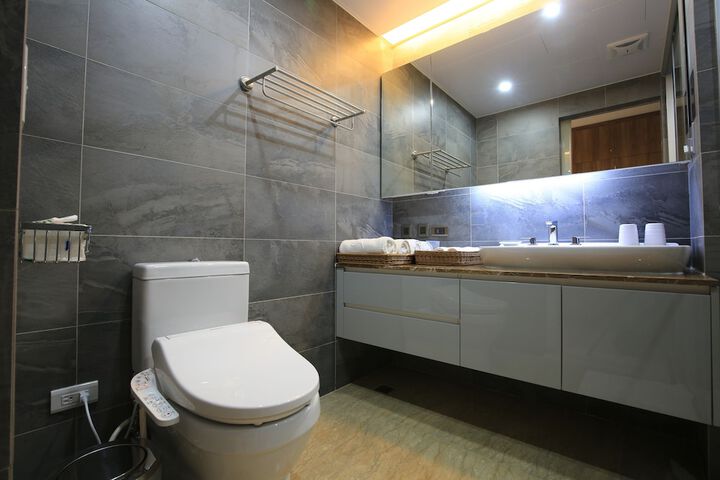 Room 65 of 102
