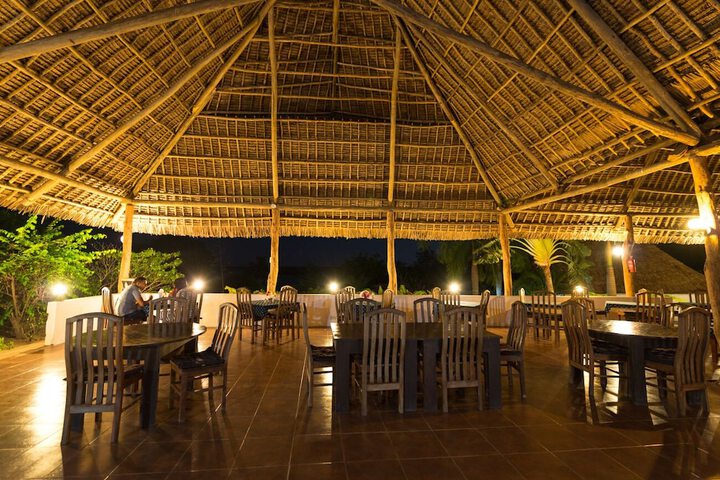 Dining 9 of 22