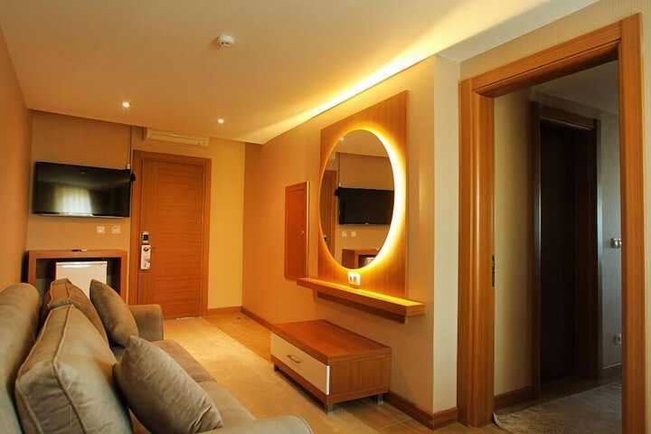Room 13 of 30