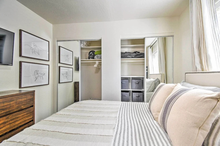 Room 6 of 24