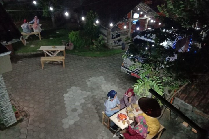 Dining 15 of 17