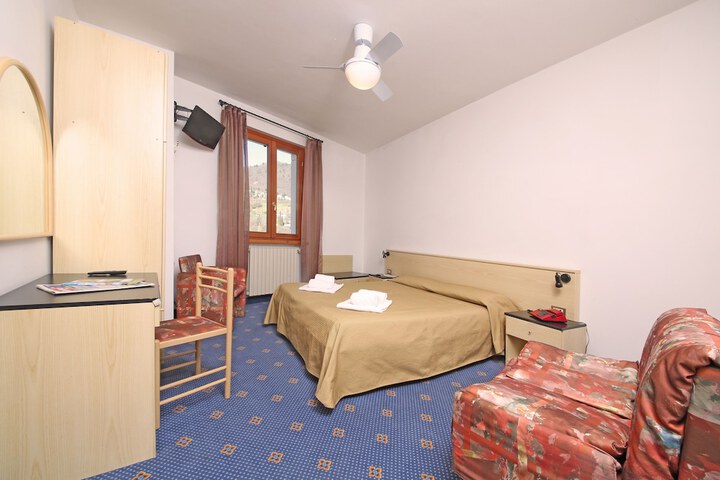Room 3 of 16