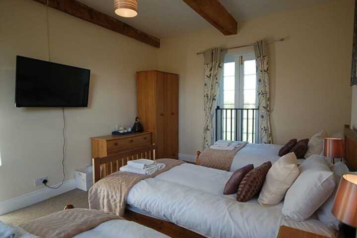 Room 4 of 25