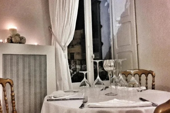 Dining 22 of 26