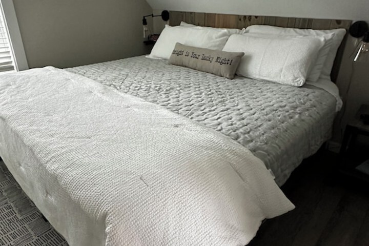 Room 105 of 203