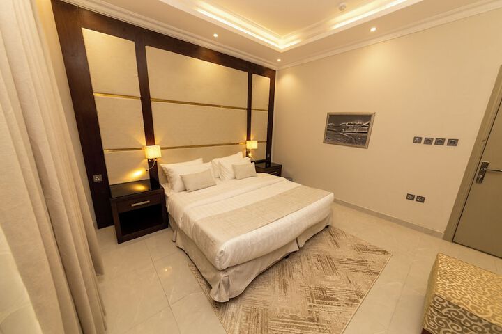 Room 27 of 165